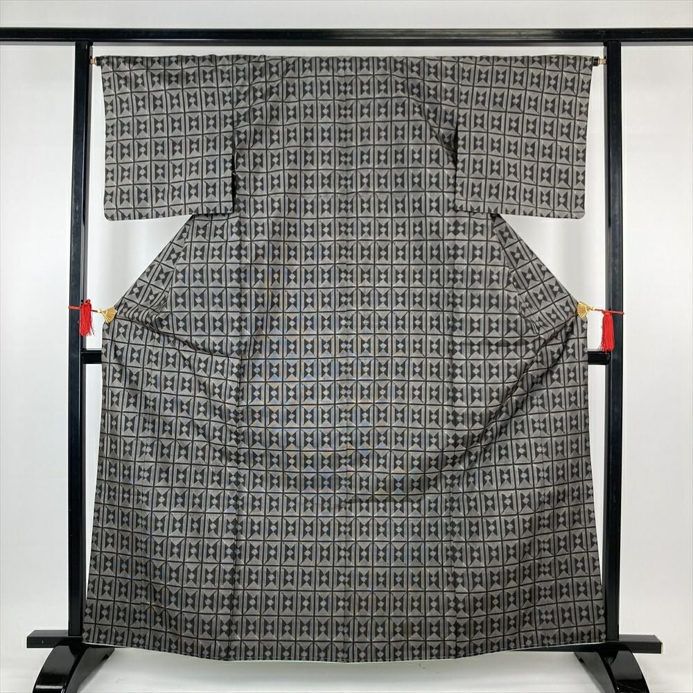 中古）紬 黒 カジュアル 変わり格子 幾何学 袷 M【身丈】160.5cm【裄丈