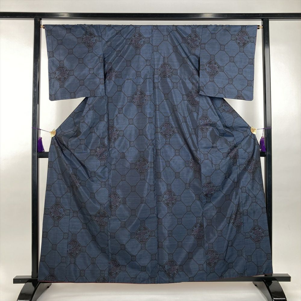 中古） 大島紬 黒 カジュアル 本場奄美大島 地空き 蝶柄 色紙文 袷 絹