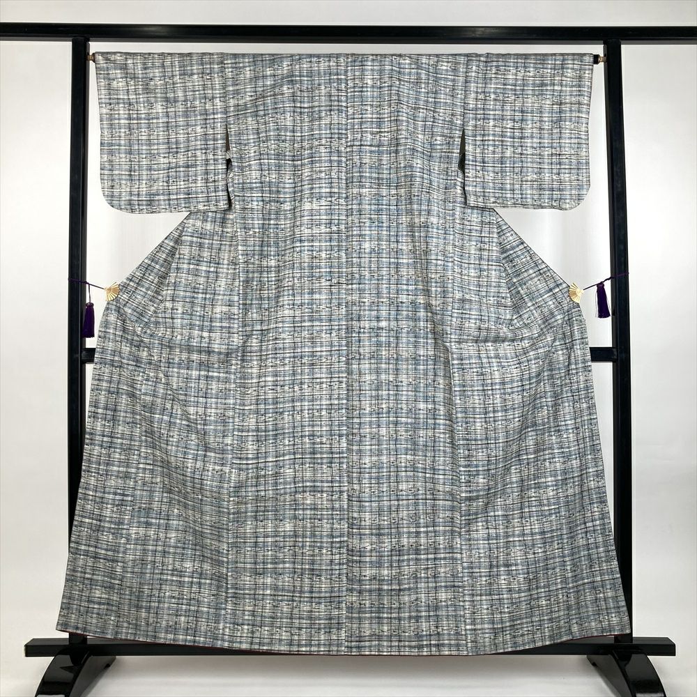 中古）紬 グレー カジュアル 織り 縦に花柄 矢羽根 菱 袷 M【身丈