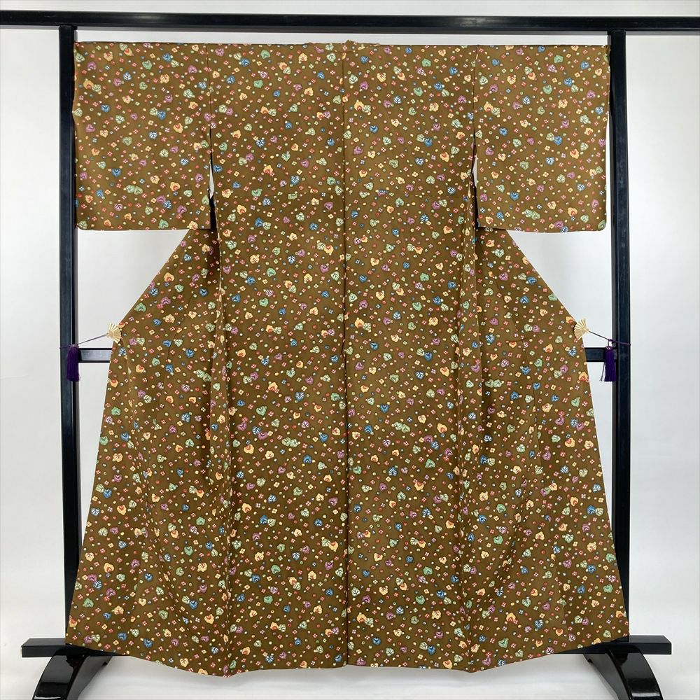 中古) 単衣小紋 黄茶緑色 茶 カジュアル ちりめん 紅型染め調 小花 中古) 単衣小紋 黄茶緑色 茶 カジュアル ちりめん 紅型染め調 小花