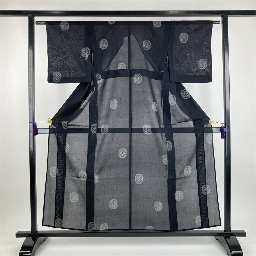 中古）夏紬 黒 カジュアル 絣 亀甲に花 SS【身丈】151cm【裄丈】61.5cm