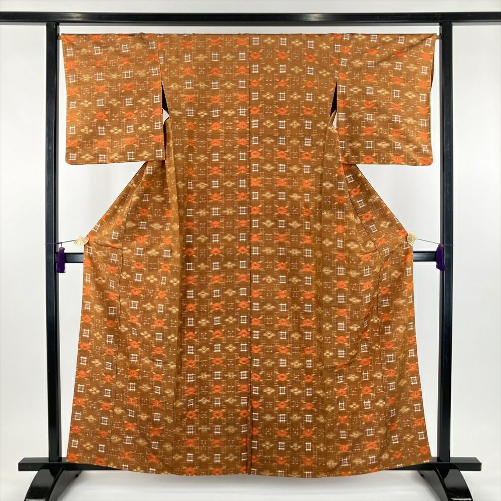中古） 紬 赤 カジュアル 井桁 袷 絹 【身丈】162.5cm【裄丈】67cm