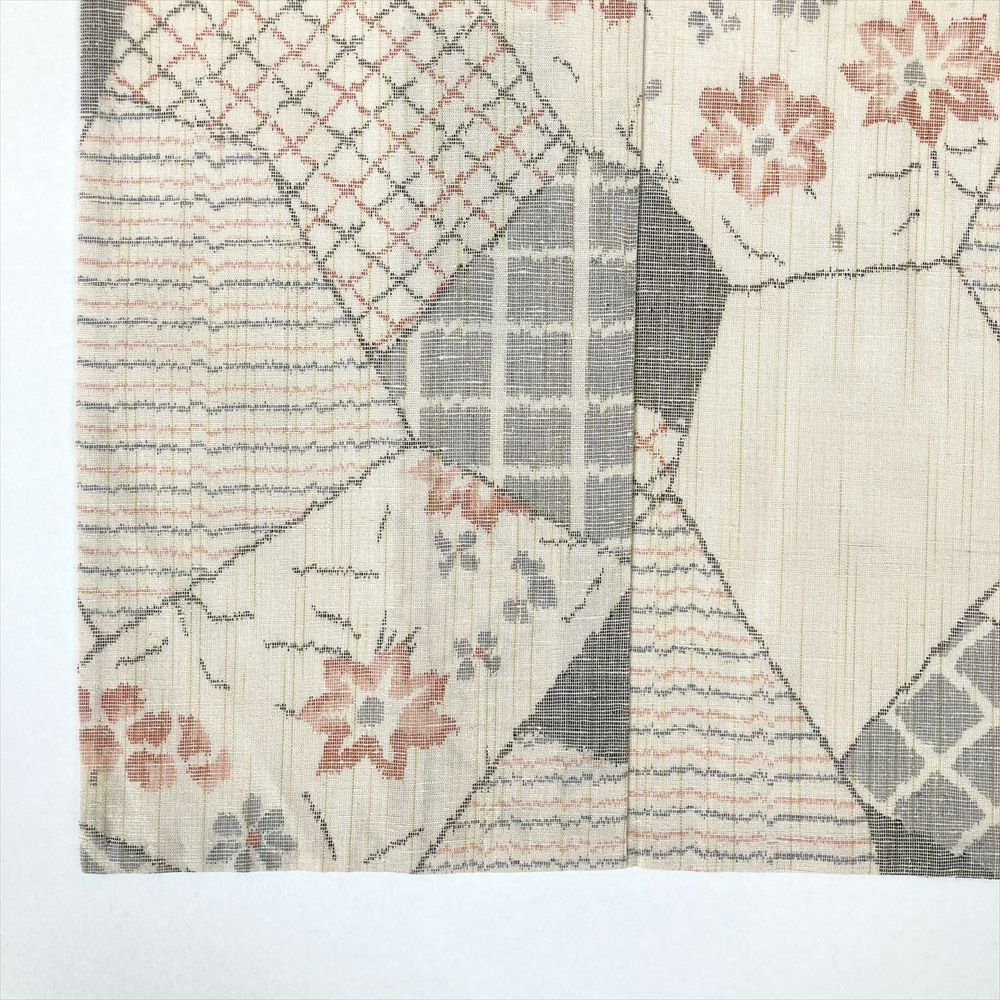 未使用　正絹　単衣　紬地小紋　生り物模様　身丈（肩から）164.5㎝ 中古） 単衣紬 生成り色 カジュアル 織り 切り嵌め 花 斜め格子 ひとえ