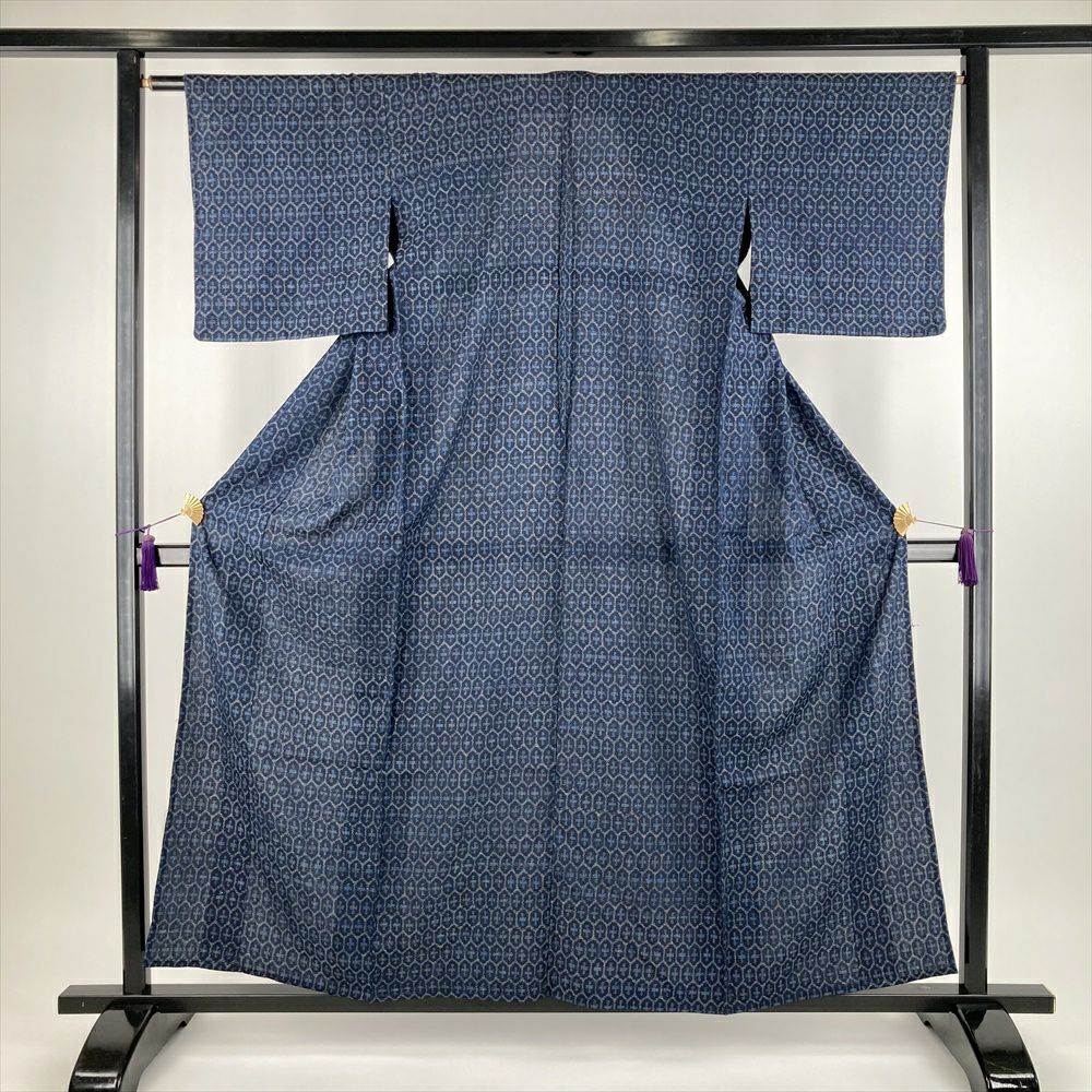 中古） 単衣紬 紺色 カジュアル 織り 亀甲 ひとえ SS【身丈】153cm【裄