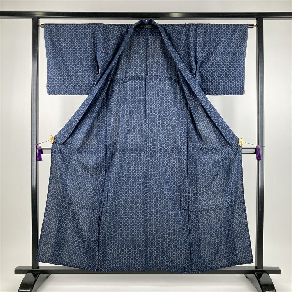 中古） 単衣紬 紺色 カジュアル 織り 亀甲 ひとえ SS【身丈】153cm【裄