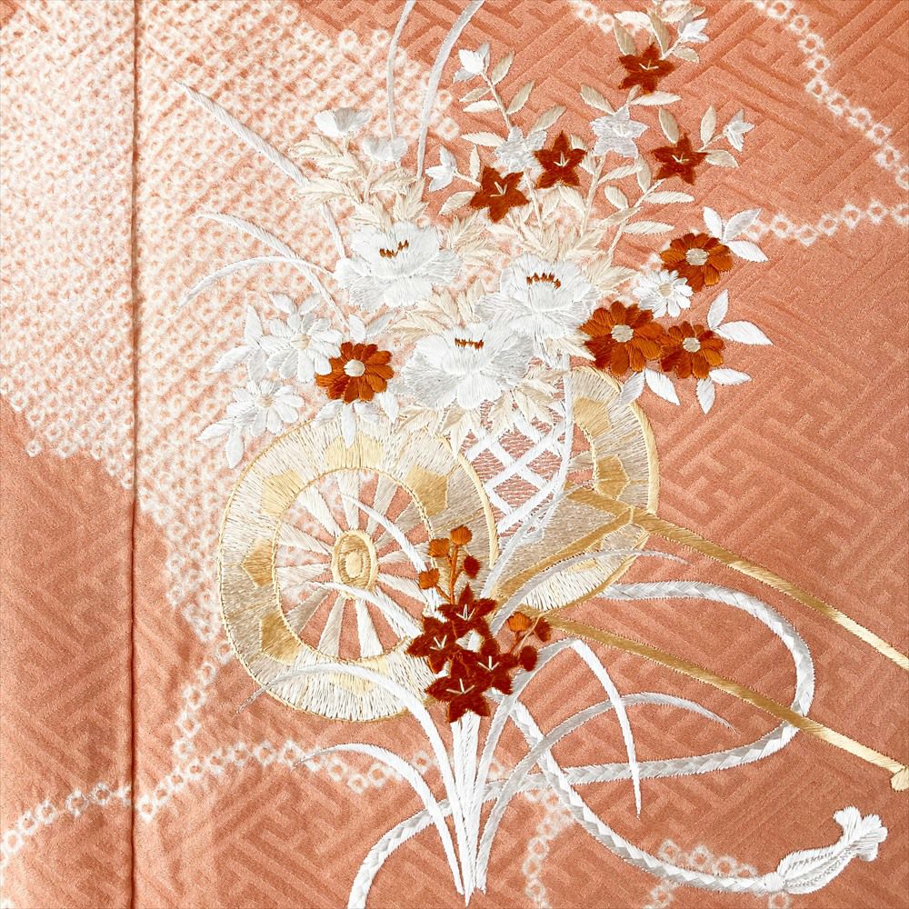 中古） 訪問着 灰橙色 薄オレンジ セミフォーマル 地紋織り 刺繍 絞り