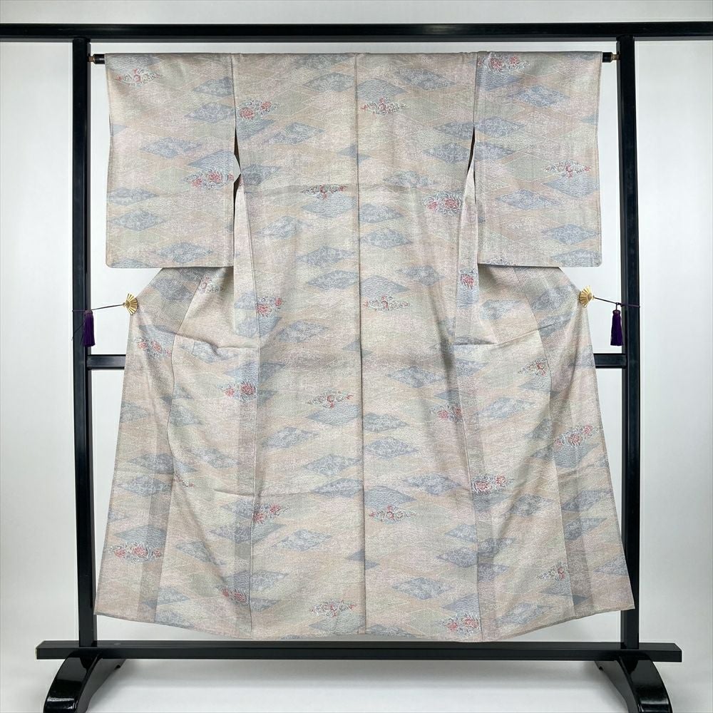 「縁」150ｃｍ～156ｃｍ 単衣 ちりめん地 紅型調 小紋 正絹 Ｉ００６ 小紋 身丈156cm 裄丈65cm M 単衣 紬地 草花 芝 ピンク 正絹 優品｜中古