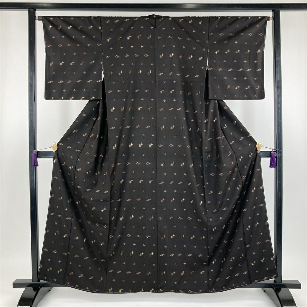中古） 久米島紬 焦げ茶色 カジュアル 織り絣柄 小鳥 風車 袷【身丈