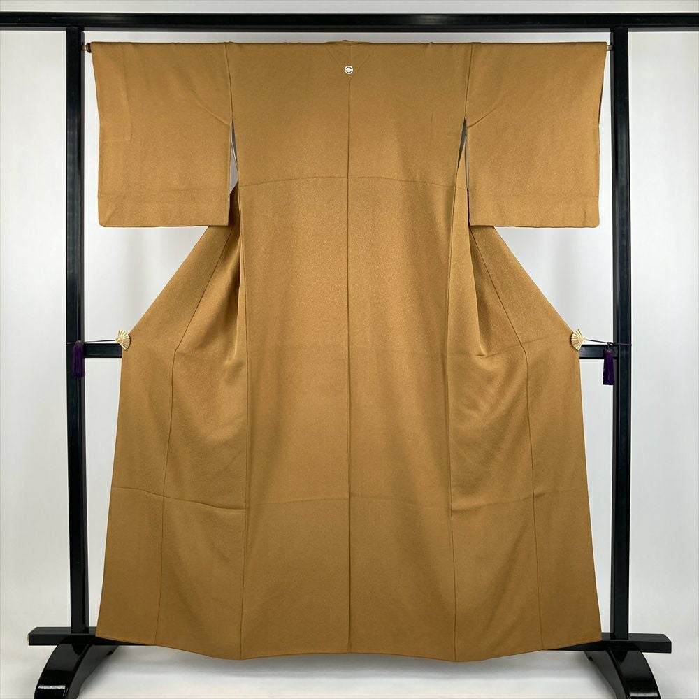 ♦️正絹　袷　お召し　幾何学市松模様　身丈（肩から）162㎝ 中古） 色無地 金茶 芥子 セミフォーマル 地紋織り 袷【身丈】155.5cm