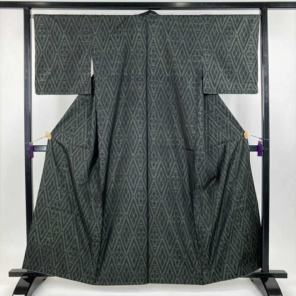 中古） 大島紬 黒 カジュアル 横双 菱取り 袷【身丈】156.5cm【裄丈