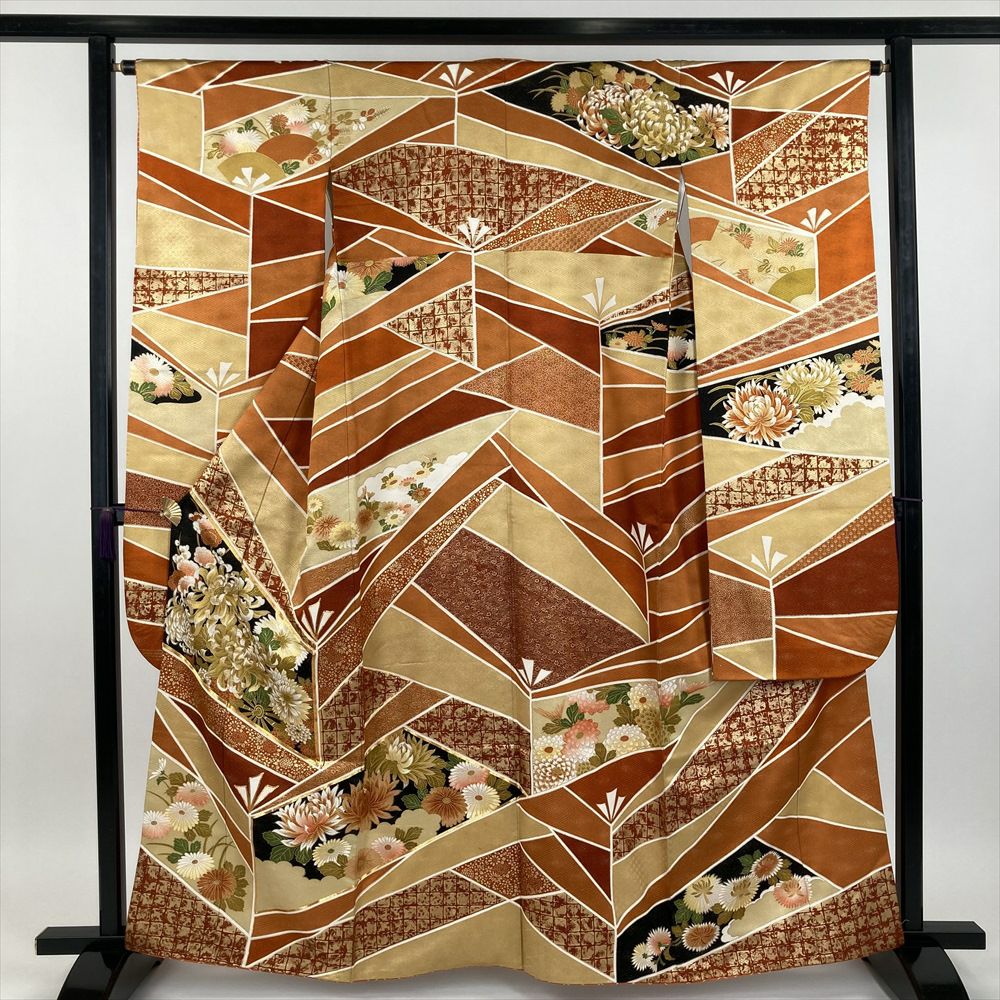 中古）振袖 赤 金彩 刺繍 霞取り 四季の草花 蝶 袷 S【身丈】158.5cm