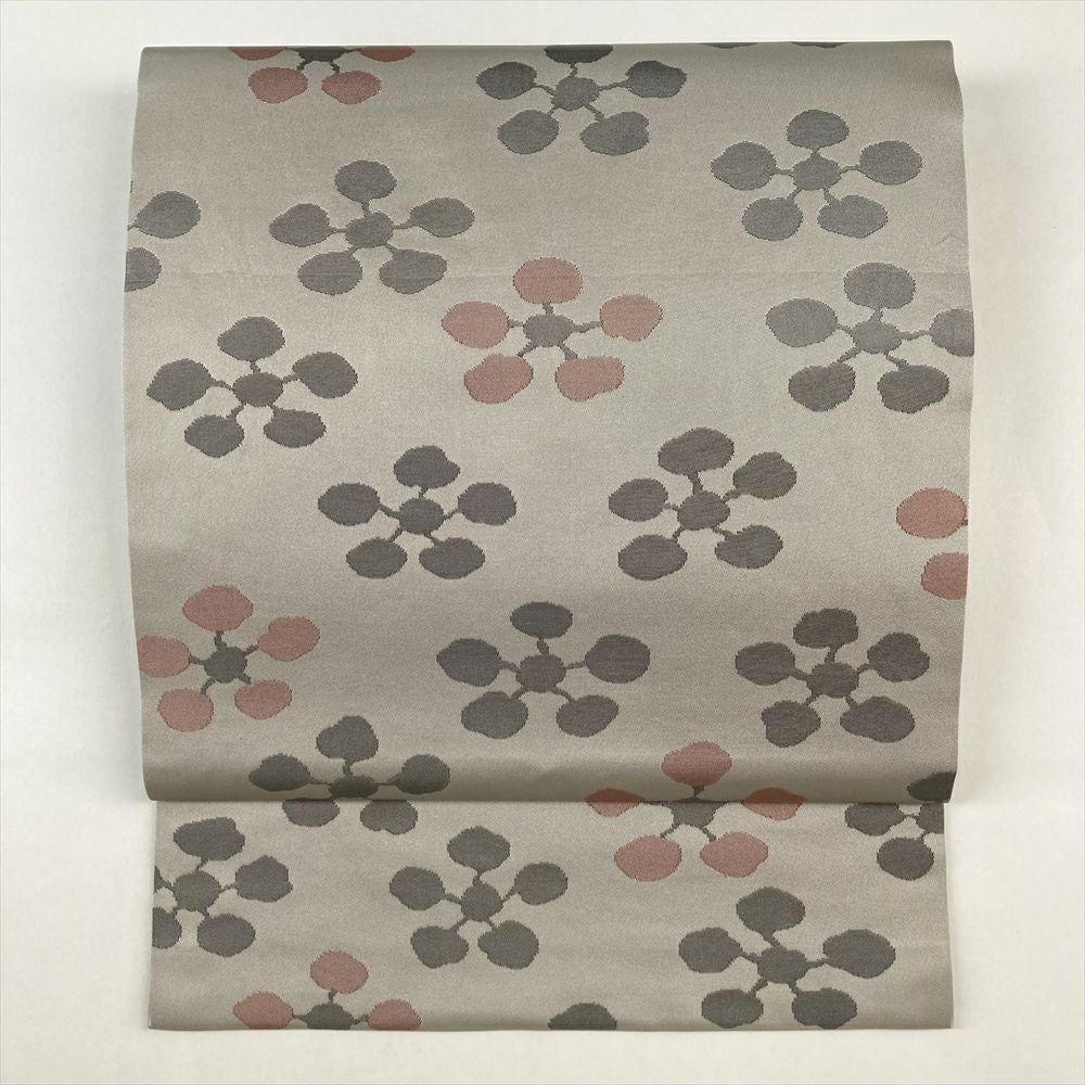 名古屋帯 華柄 壁画 古代柄 ベージュ 茶色 お洒落 NO-1382 銀座【H-0838】塩瀬地 染名古屋帯 ベージュ系 唐花文 - 銀座きもの青木
