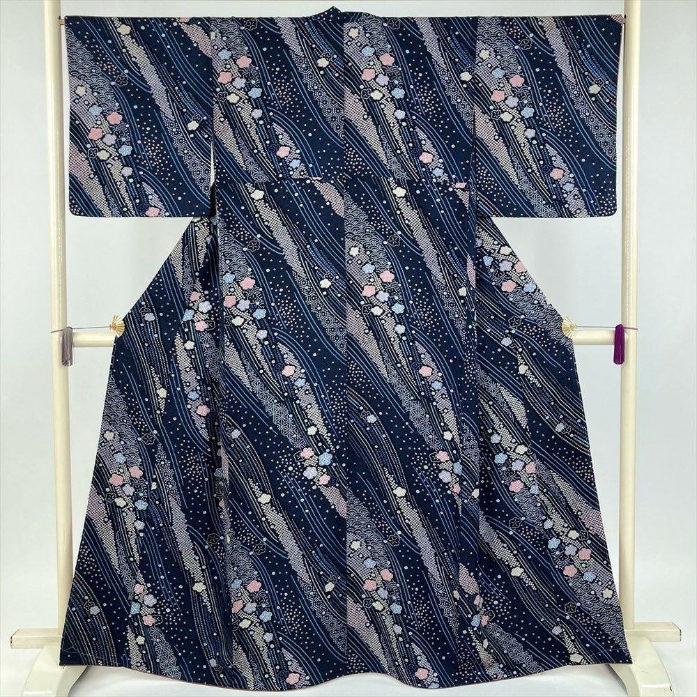 中古） 小紋 青 カジュアル 縮緬 陶器文様 袷 絹 【身丈】158cm【裄丈