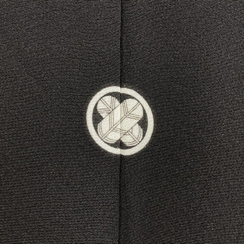 中古） 黒留袖 黒色 フォーマル ちりめん 染め金彩 刺繍 熨斗 袷 絹