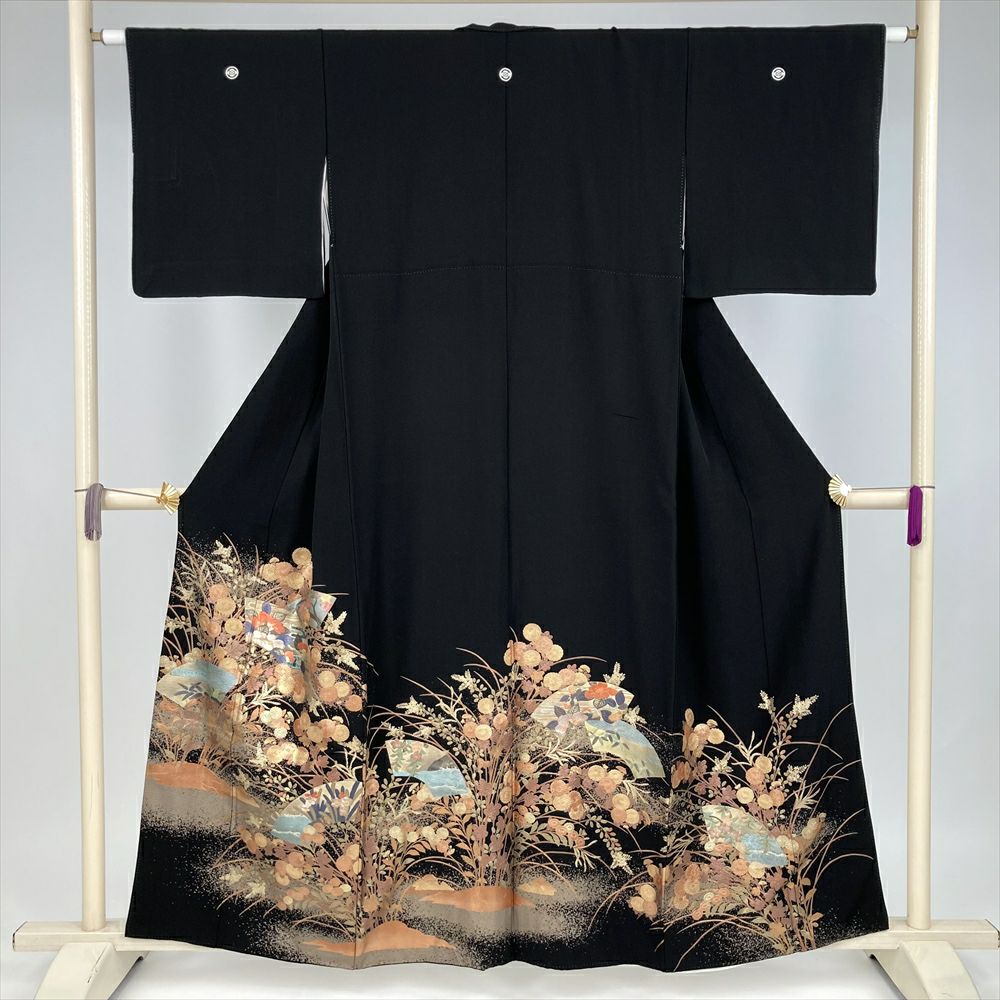 黒留袖 アンティーク 昔着物 正絹 黒 多色 金 扇 鼓 花々 宝文様 刺繍 裾綿入 シミあり 昔 レトロ 明治・大正ロマン  身丈161cm 【キモノオフ野々市若松店】 黒留袖 アンティーク 昔着物 正絹 黒 多色 金 扇 鼓 花々 宝文様 刺繍