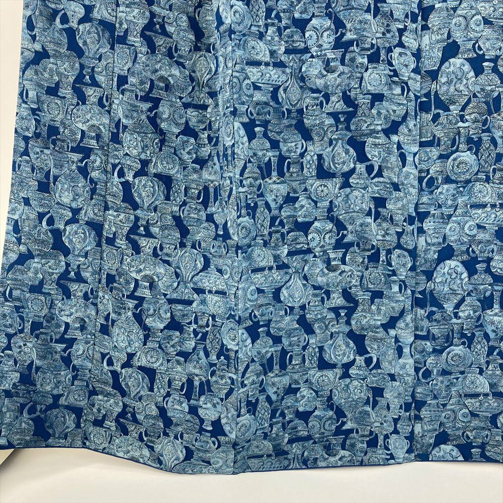 中古） 小紋 青 カジュアル 縮緬 陶器文様 袷 絹 【身丈】158cm【裄丈