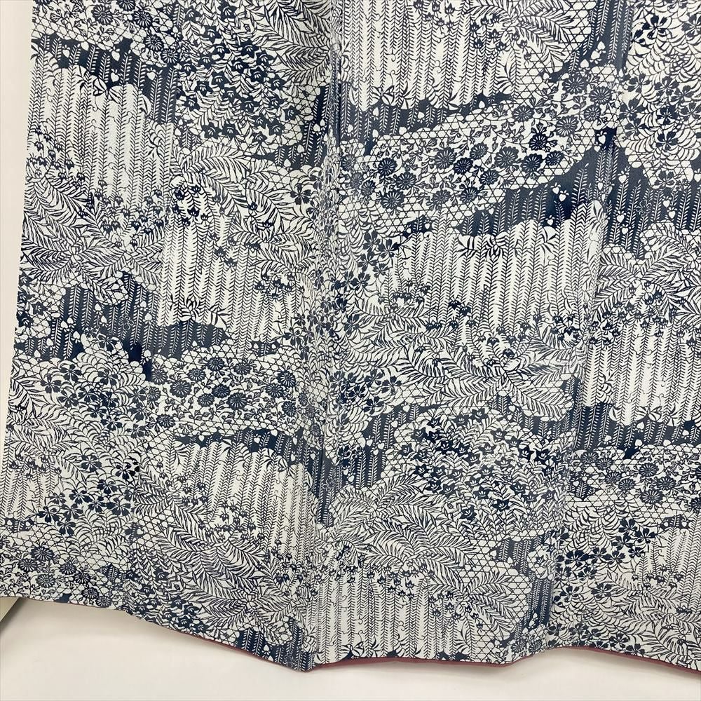 中古） 小紋 白 紺 カジュアル 切り絵 袷 絹【身丈】157cm【裄丈】65.5cm