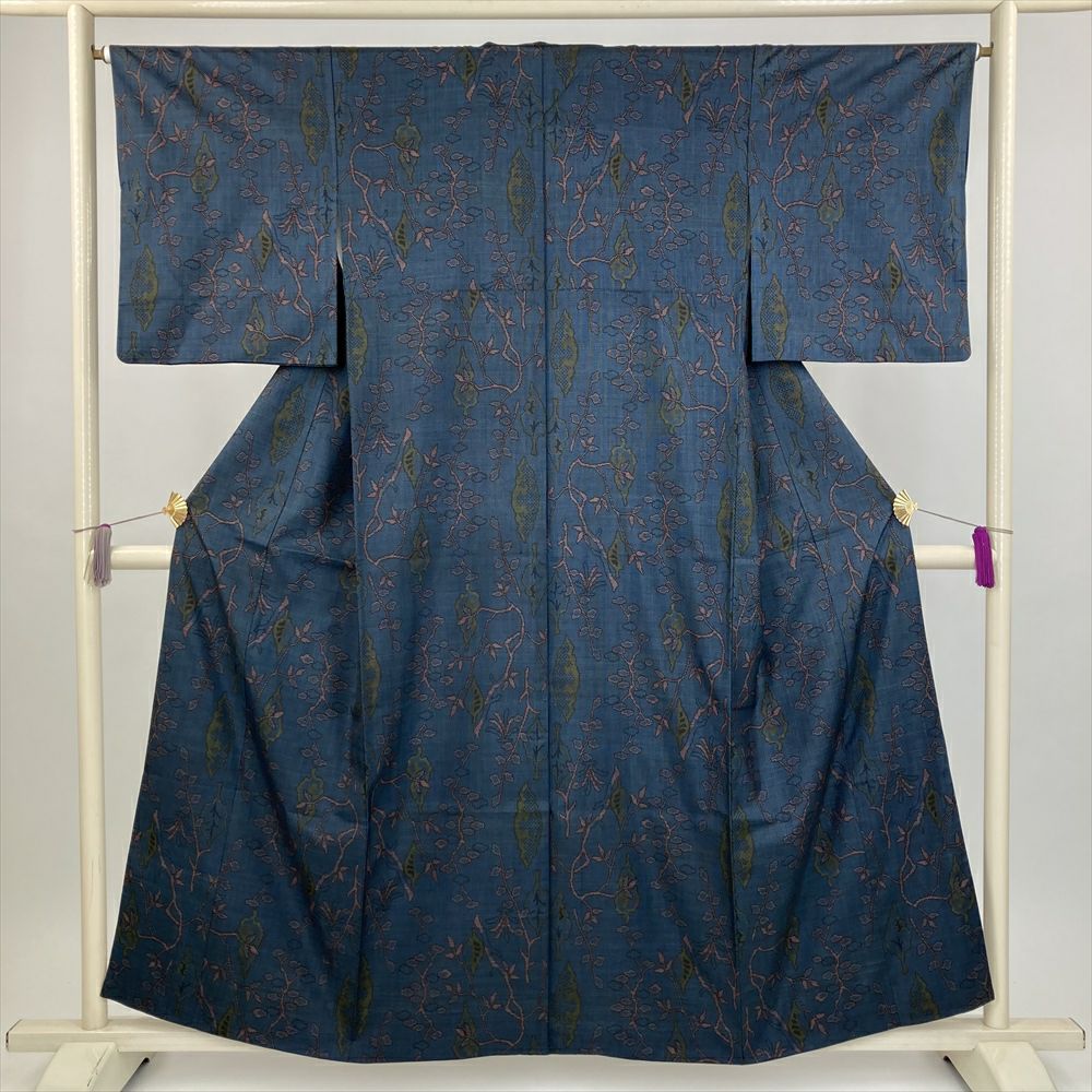 大幅値下げ【美品】⑫大島紬の男性用着物（紺）・絹１００％ 大幅値下げ！本場大島紬 0091 袷 難傷あり 純泥染 旗印 黒藍色系