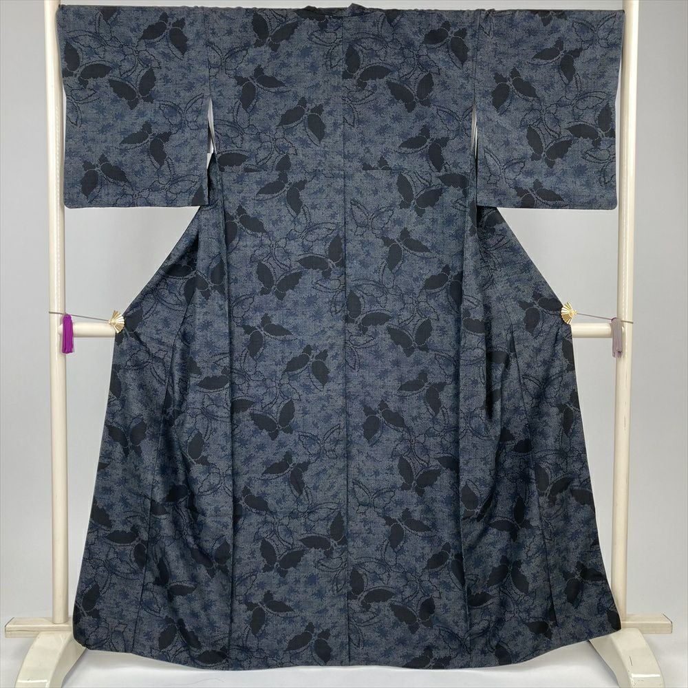 【美品】 大島紬 身丈162cm 裄丈67cm 正絹 名品 【中古】 大島紬 身丈162.5cm 裄丈65.5cm M 袷 純泥染 証紙あり 扇 梅唐草 藍色