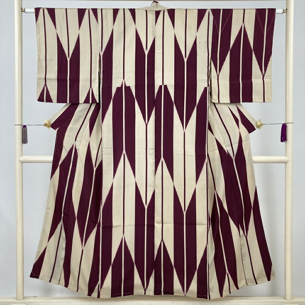 中古） 紬 紫 ベージュ ヴィンテージ 矢羽根 袷 絹【身丈】144cm【裄丈