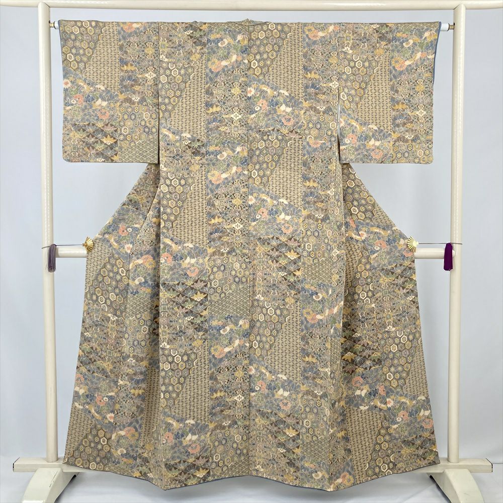 【美品】 小紋 身丈152cm 裄丈61.5cm 正絹 秀品 【中古】 小紋 身丈152cm 裄丈62.5cm S 袷 月うさぎ 星 墨色 正絹 名品｜中古