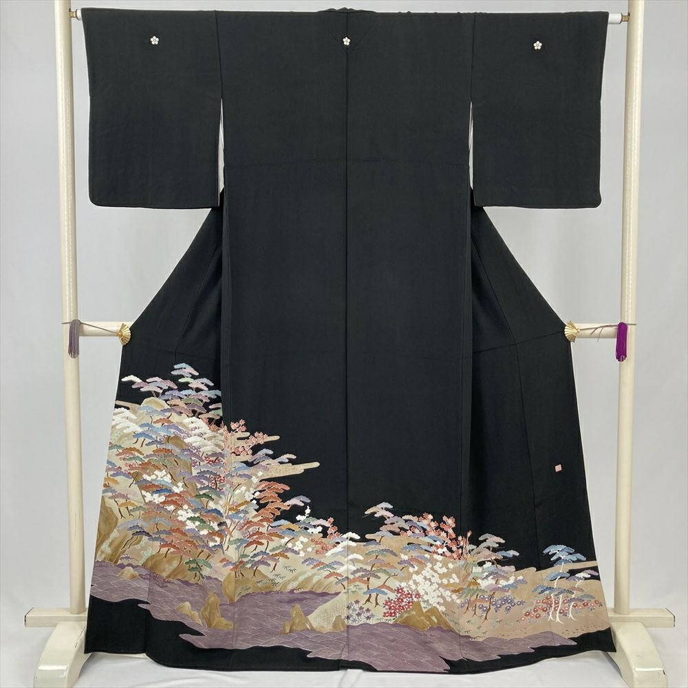 未使用　正絹　黒留袖　留め袖　5ツ紋　　刺繍　菊　松　金糸　銀糸　比翼仕立て 未使用 正絹 黒留袖 留め袖 5ツ紋 刺繍 菊 松 金糸 銀糸 比翼仕立て