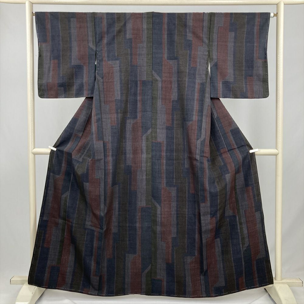 紺に鮮やかな花々 一元式 大島紬 美品】 大島紬 身丈155.5cm 裄丈62.5cm S 袷 証紙あり 草花 紺色 正絹