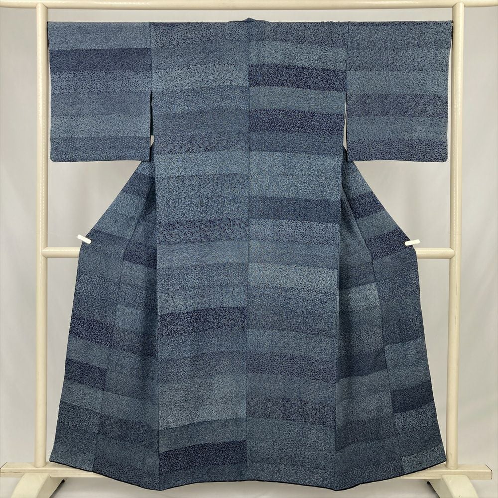小紋 着物 中古 正絹 袷 カジュアル 花模様 菊 地模様 白色 黒色 金 身丈155.5cm 裄66cm SA きもの北條 A1061-10 小紋 着物 中古 正絹 袷 カジュアル 花模様 菊 地模様 白色 黒色 金