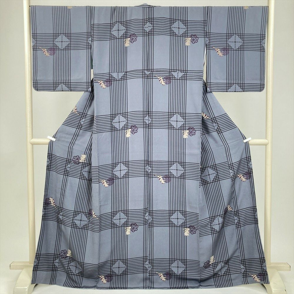 【小紋】正絹袷・ろうけつ染・荒井呉服店謹製・美品・薄紫～グレー縦縞柄・裄66cm 中古） 小紋 薄灰青 カジュアル 猫 兎 袷 絹 【身丈】163.5cm【裄丈】69cm