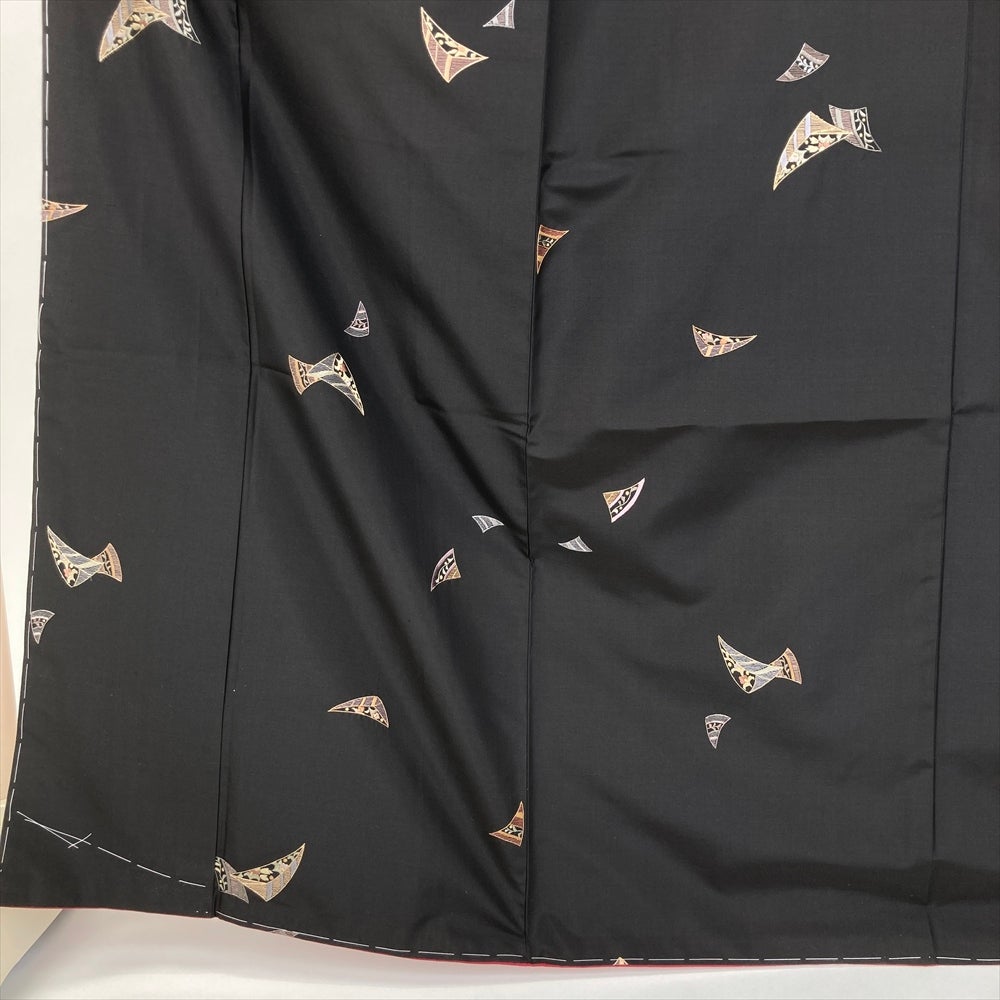 中古） 大島紬 黒 カジュアル 刺繍柄 袷 絹 【身丈】159cm【裄丈】66.5cm