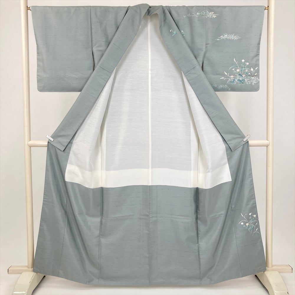 美品　正絹 紬 裄69cm 若草色 灰緑 霞横段 粋を愉しむ 現代的な装い 中古） 紬訪問着 グレー 灰緑 フォーマル セミフォーマル 童人形 草花