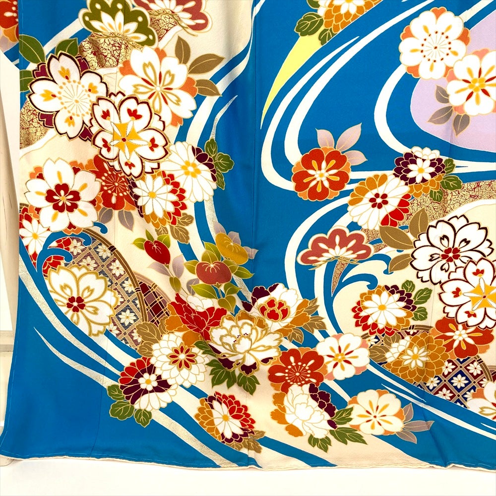 Ｓ大きいサイズお仕立上が正絹振袖サビ朱色水色芥子色地に花、熨斗模様　金糸刺繍 振袖：R786 薄緑 吉祥熨斗文様☆(絹)(宅)│ 振袖レンタル │ 京都着物
