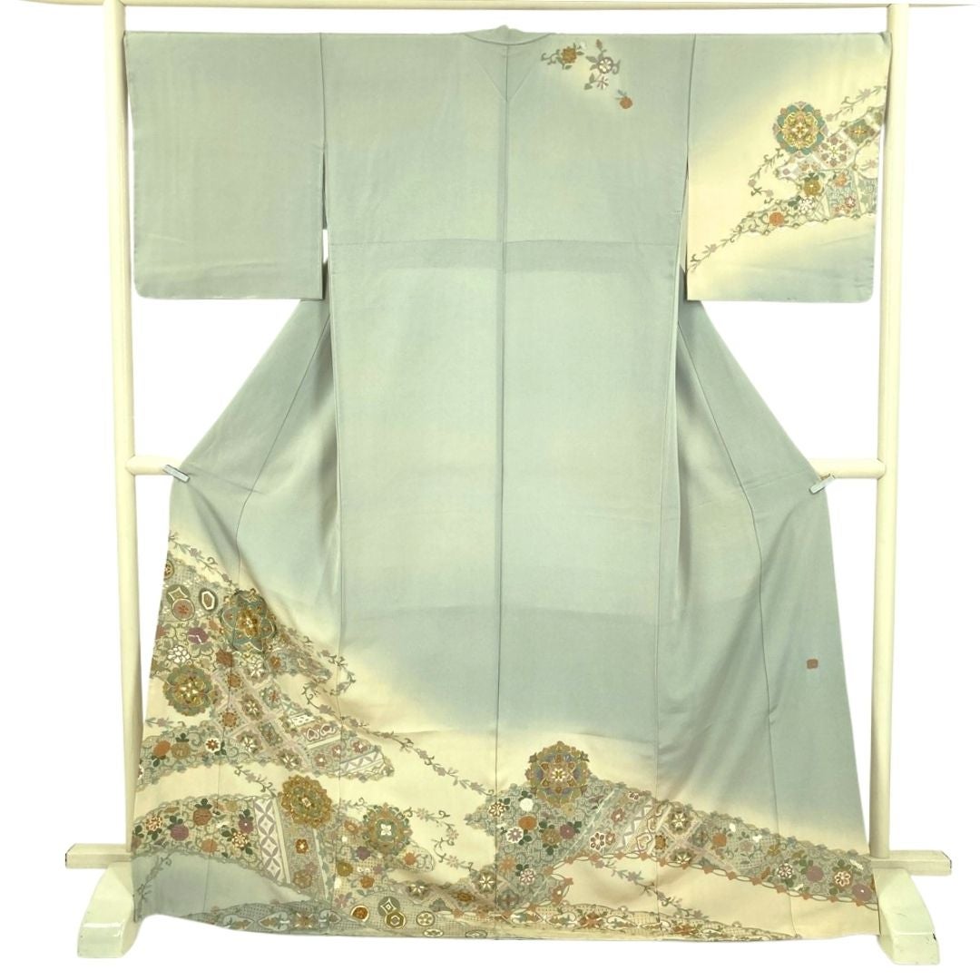 紬 着物 袷 十日町 灰緑色 椿 裄66.5 やや細身 ＴＬ 中古 sn1544 夏物 夏大島 着物 未使用 正絹 単衣 紗紬 十日町 濃グレー カジュアル